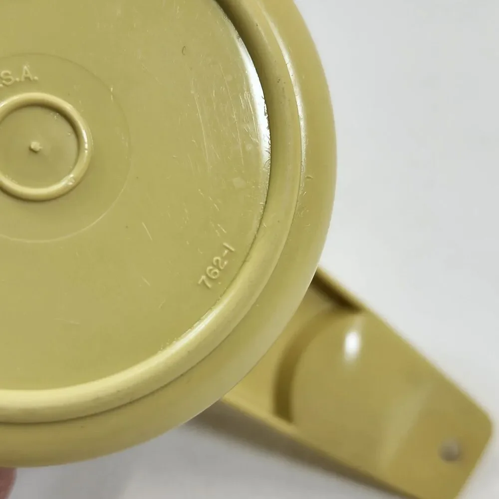 Tupperware Measuring Cups Set of 4 Yellow Vintage 761-1 762-1 763-1 764-1 Lot